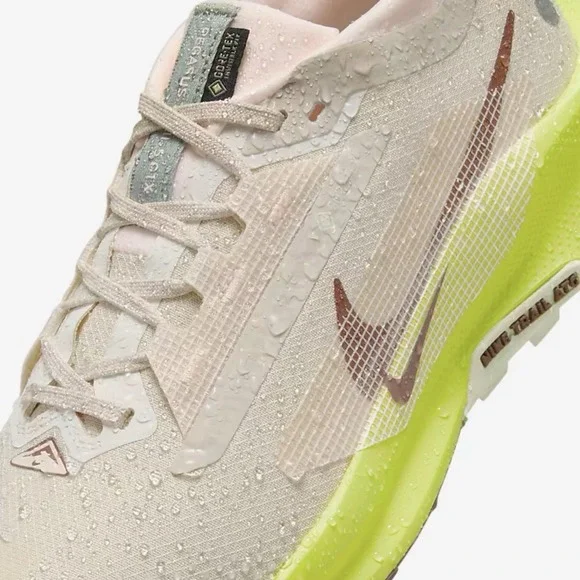 Nike Athletic Shoes in Cream and Lime - Picture 7 of 10
